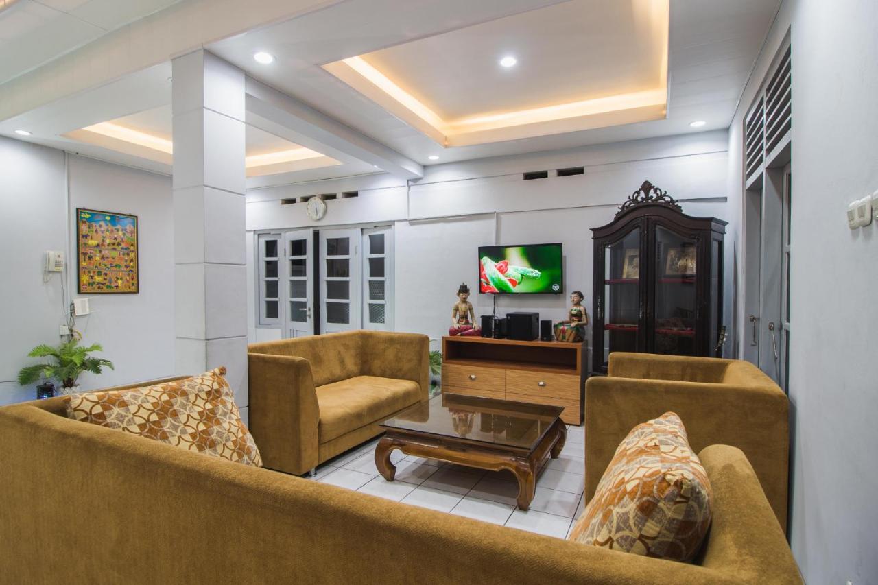 Ndalem Sarengat Apartment Yogyakarta Exterior foto