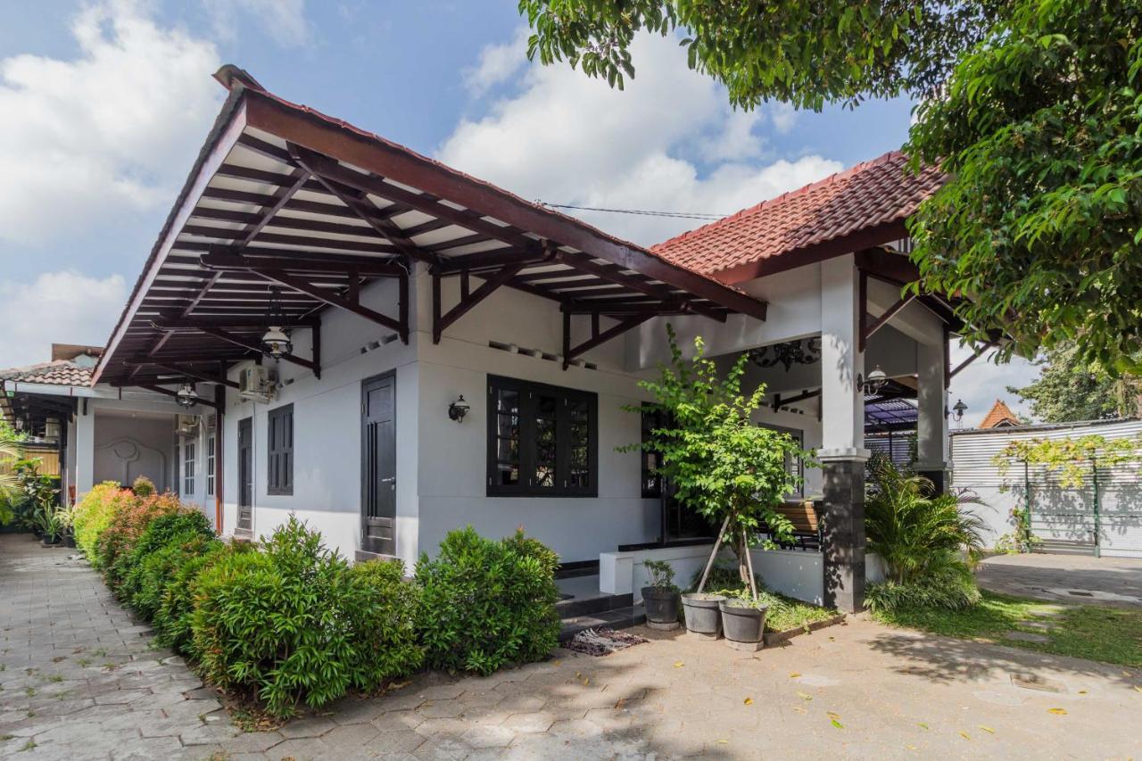 Ndalem Sarengat Apartment Yogyakarta Exterior foto
