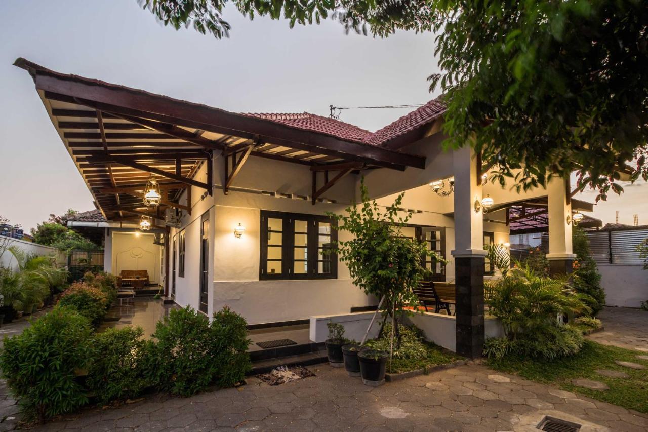 Ndalem Sarengat Apartment Yogyakarta Exterior foto