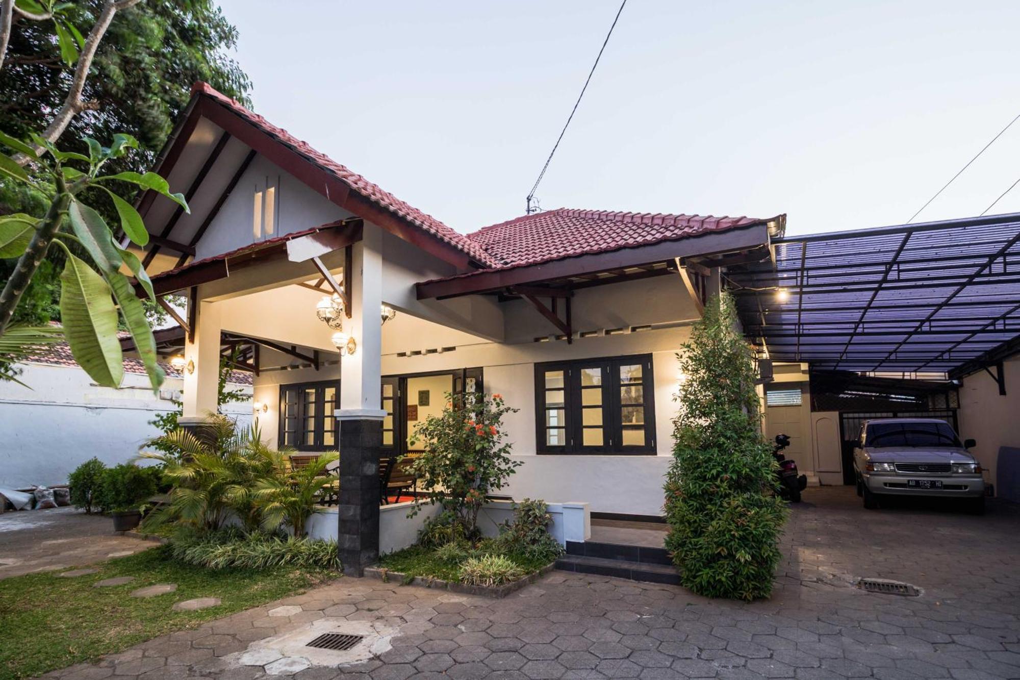 Ndalem Sarengat Apartment Yogyakarta Exterior foto