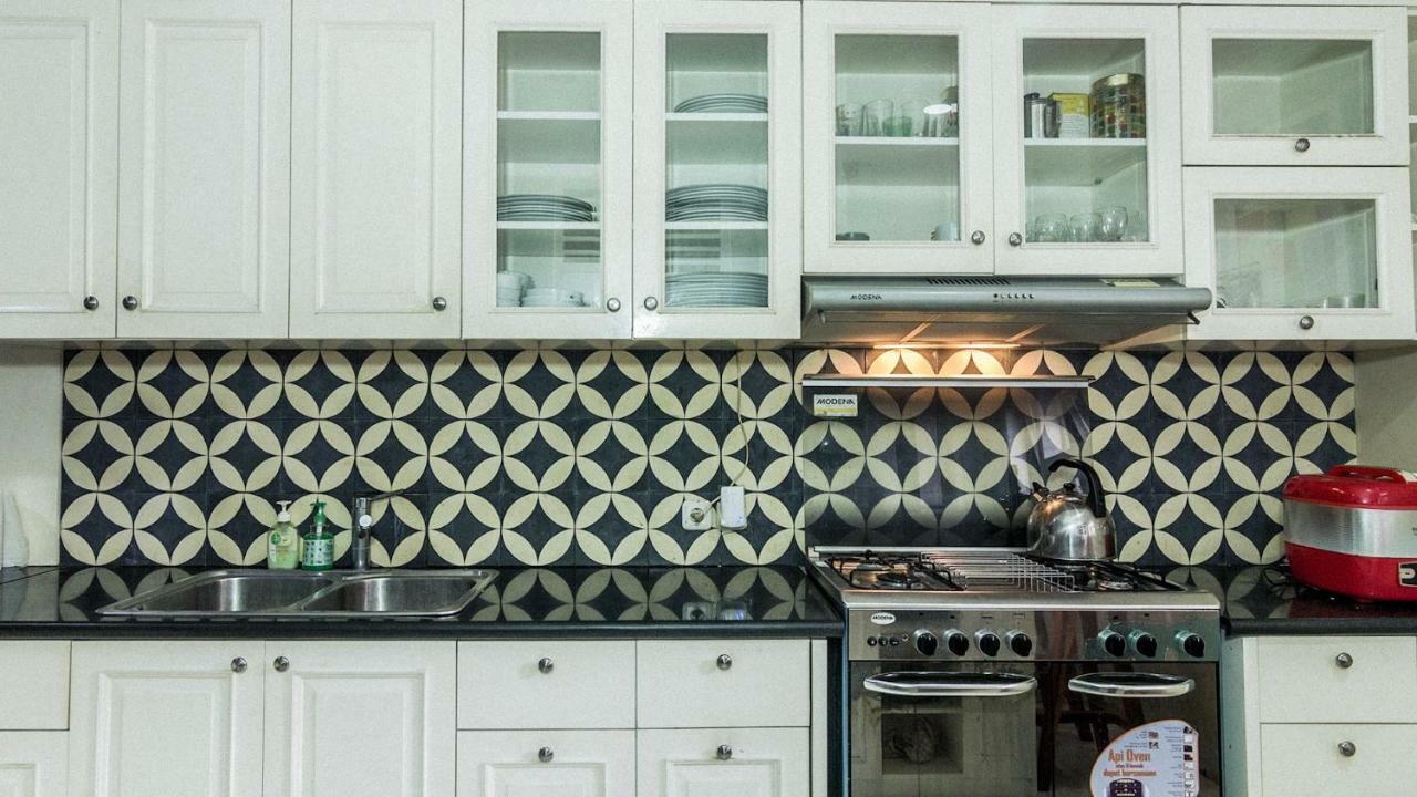 Ndalem Sarengat Apartment Yogyakarta Exterior foto