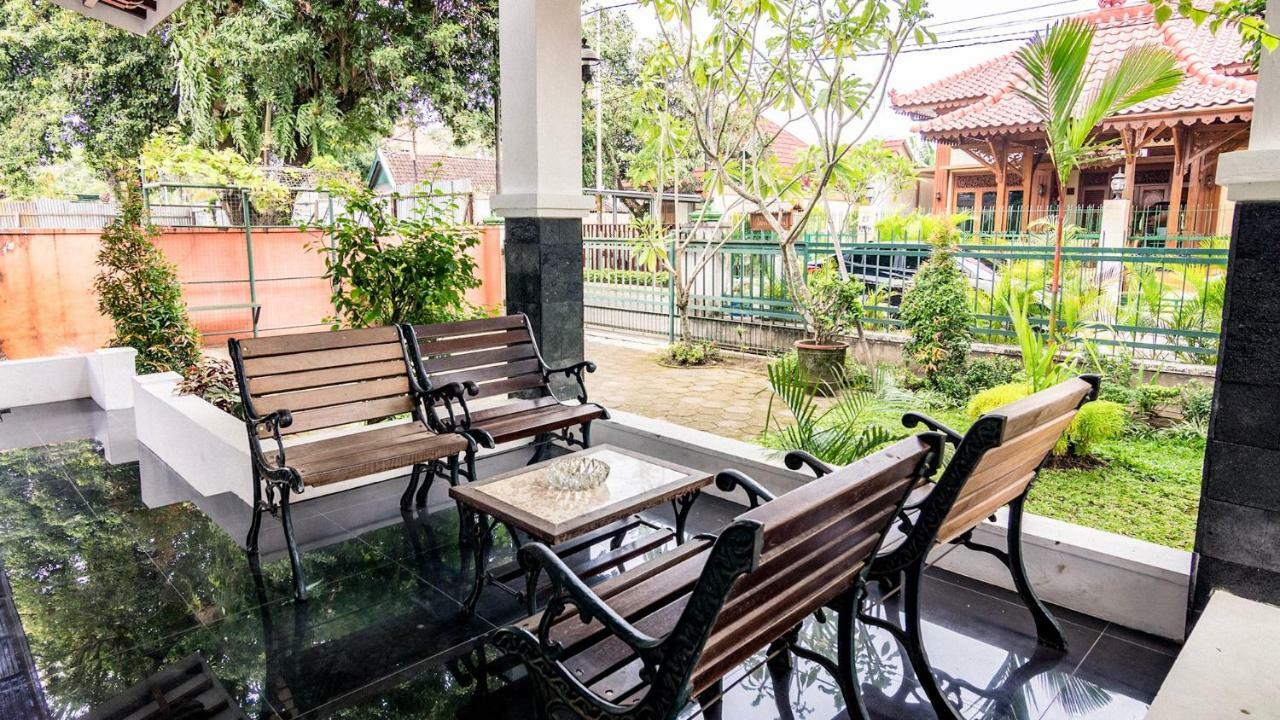 Ndalem Sarengat Apartment Yogyakarta Exterior foto