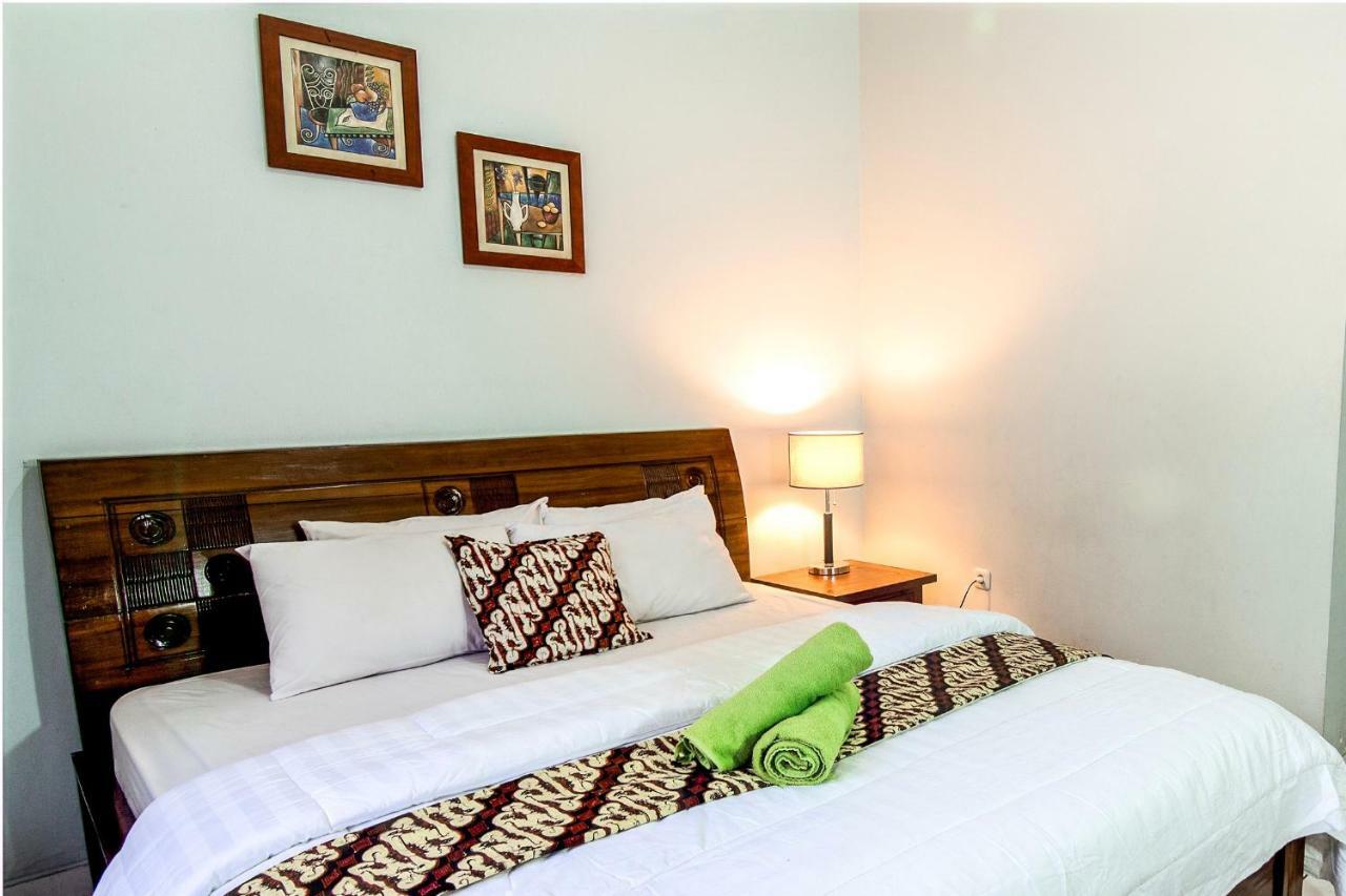 Ndalem Sarengat Apartment Yogyakarta Exterior foto